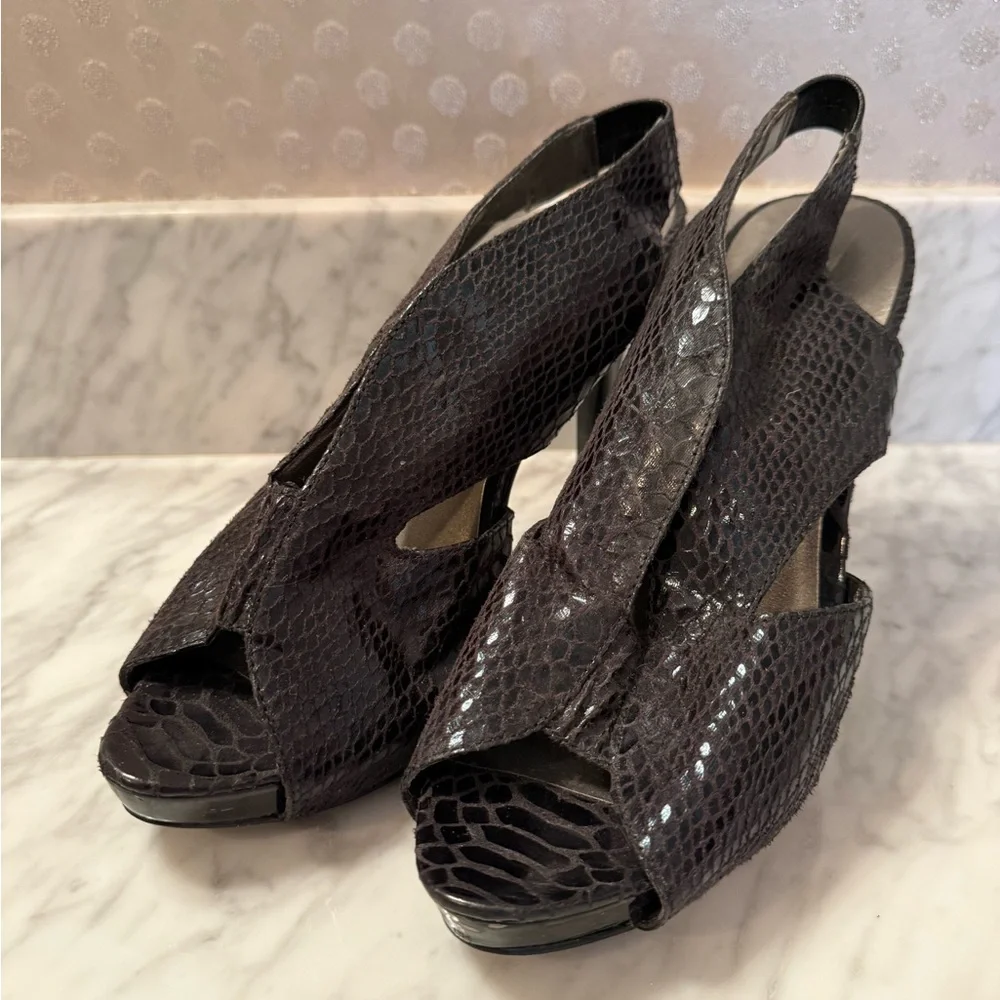 Moda Spana Snakeskin Embossed Slingback Heels Peep Toe Black Size 8 - Picture 1 of 6